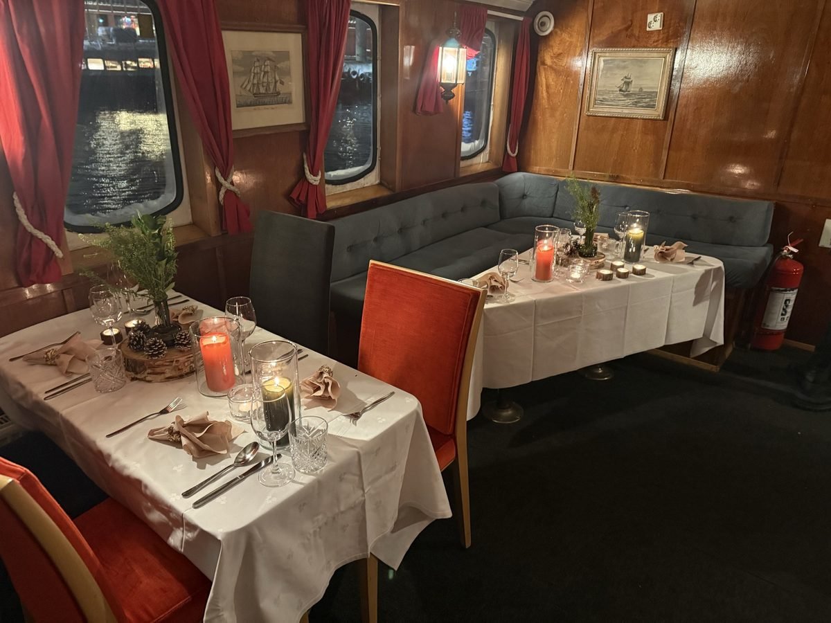 Candle-lit dinner tables in the retro saloon